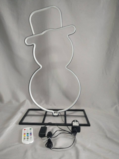 雪だるまをテーマにした鉄のフレームカラー変化LEDライトストリップ - 高さ60cm x幅29.5cm幅のお祝い屋外/屋内装飾鮮やかなダイナミックな照明付き