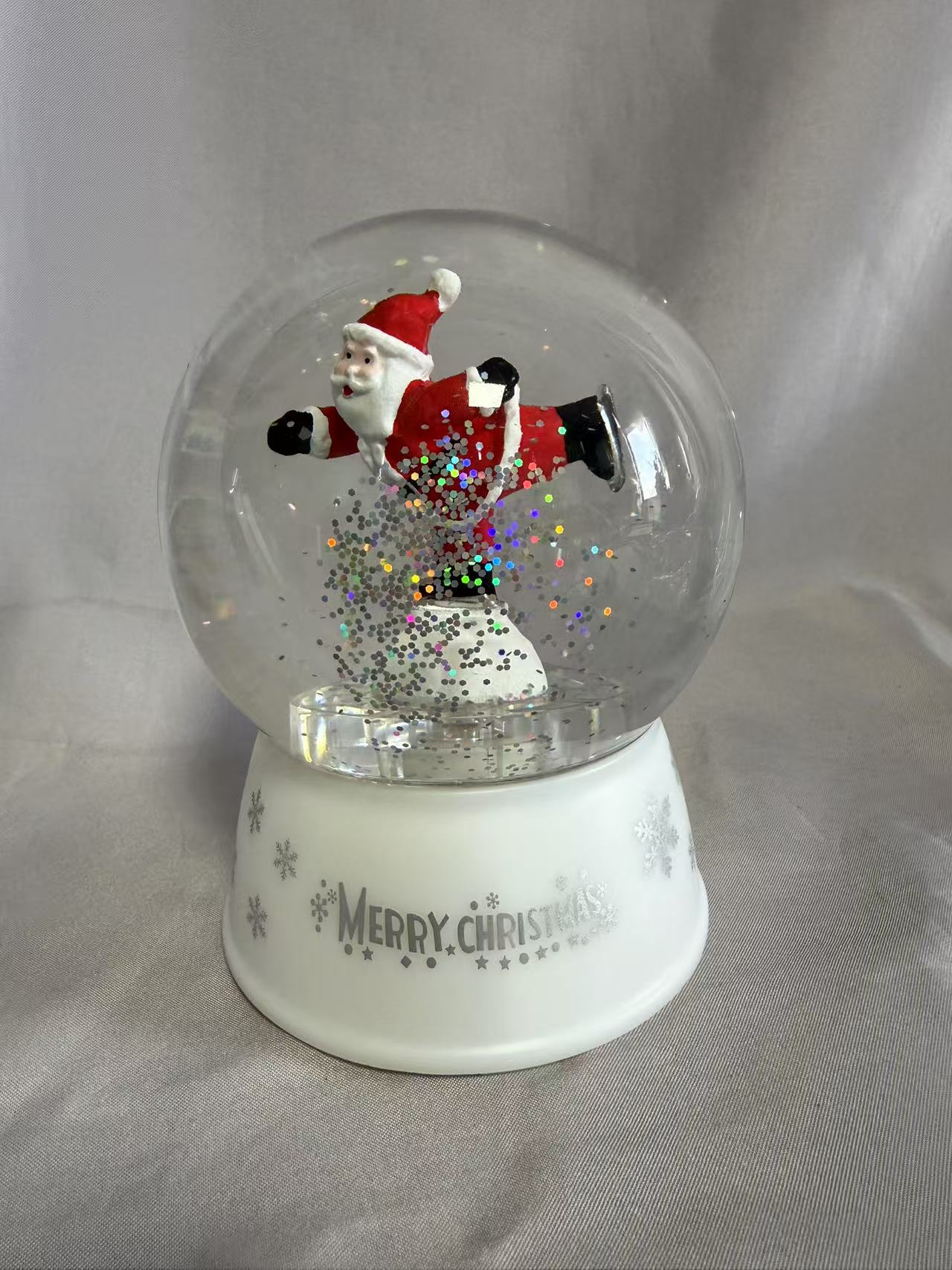 デュアルパワーの回転グローブウォーターボールランプ（タイプC充電）-12x12x15cmプラスチックと樹脂ビルド魅力的な内側のシーンでビルドをリラックスするためのアンビエント照明をリラックスさせる