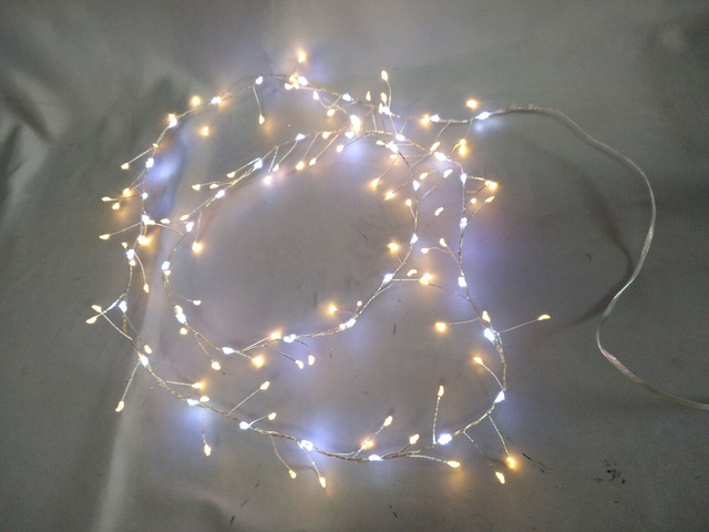 2mの滝の爆竹LEDストリングライト - ダイナミックセントラルホワイトフローライトサイドウォームホワイトの安定した輝き