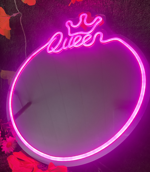 堂々としたクラウン型ネオンミラーランプ