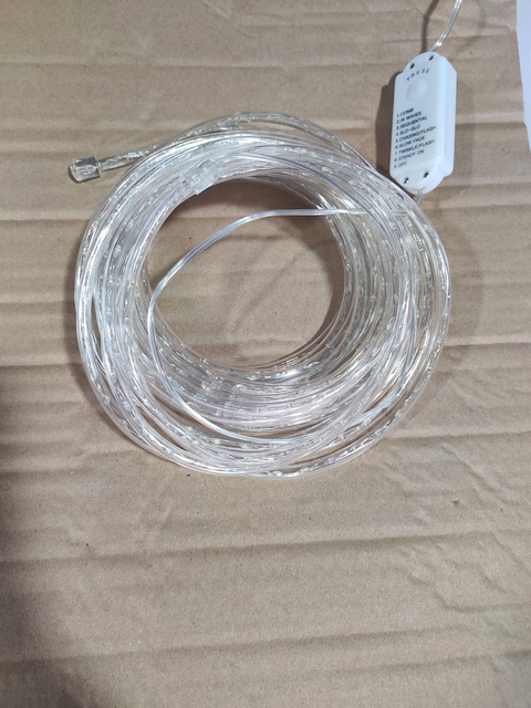 10mの透明なチューブに覆われた銀色の銅線LED弦ライト-740青白LEDが鮮やかな屋内/屋外の装飾照明のための1.4cmの間隔を置いています