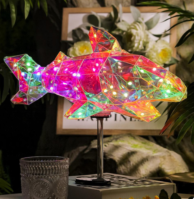 カラフルなクジラ