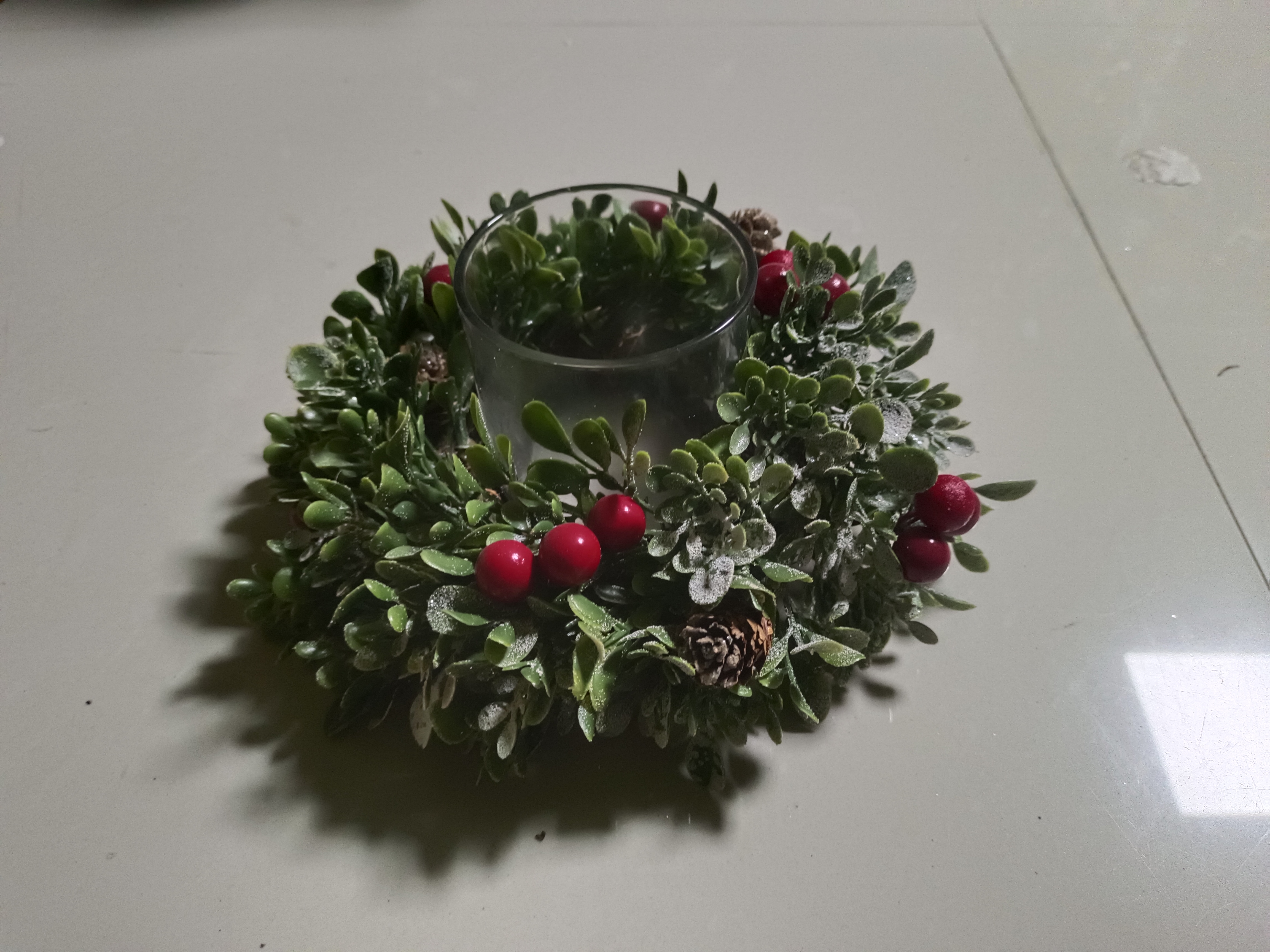 キャンドルホルダー 緑の葉と雪の赤いボール 松ぼっくり - 4