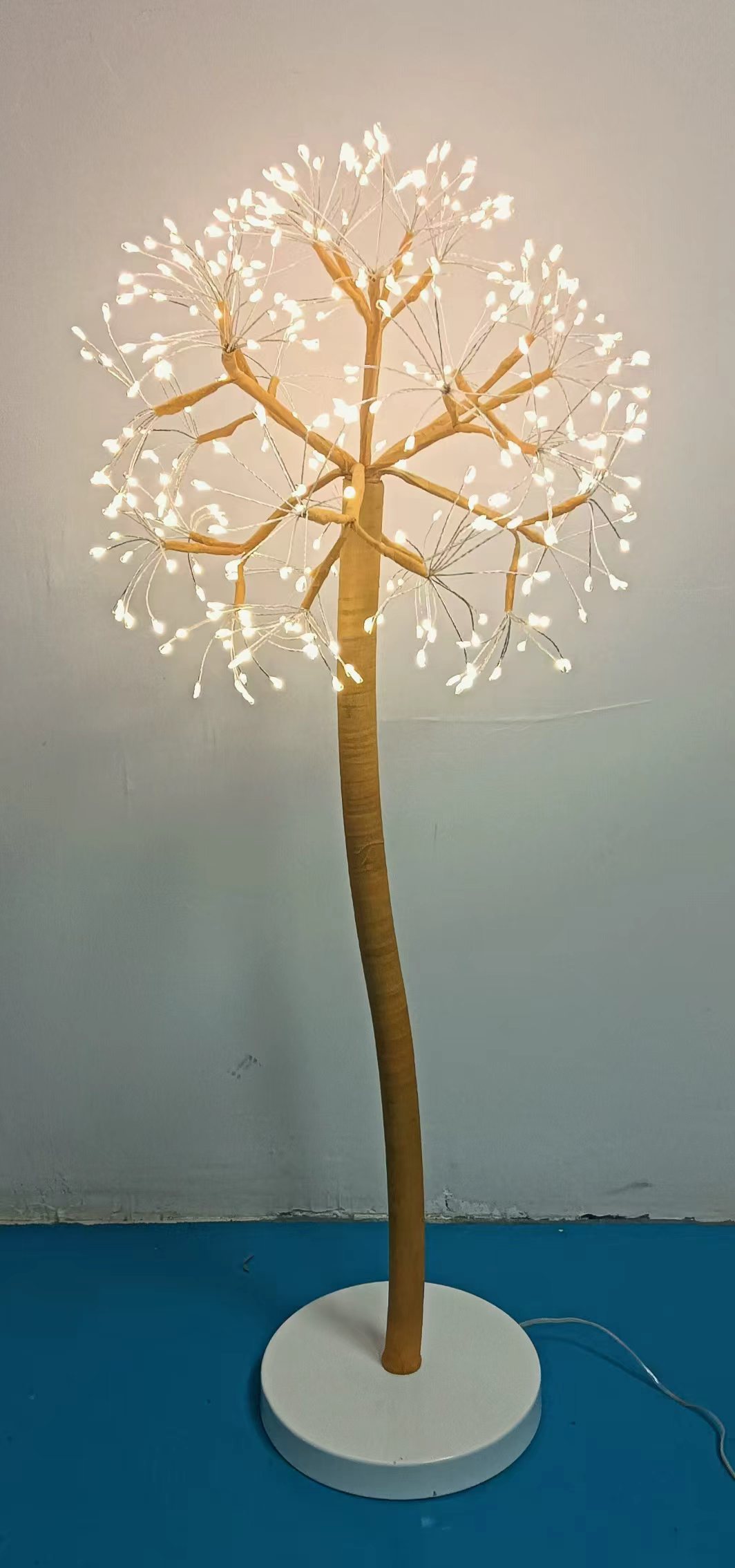 タンジェリンオレンジトランク、壮大なイベント/屋内スペース用のお祝いの装飾照明付きの高さ80cmの床スタンドの花火ランプ（直径30cmのスパークラーヘッドデザイン）