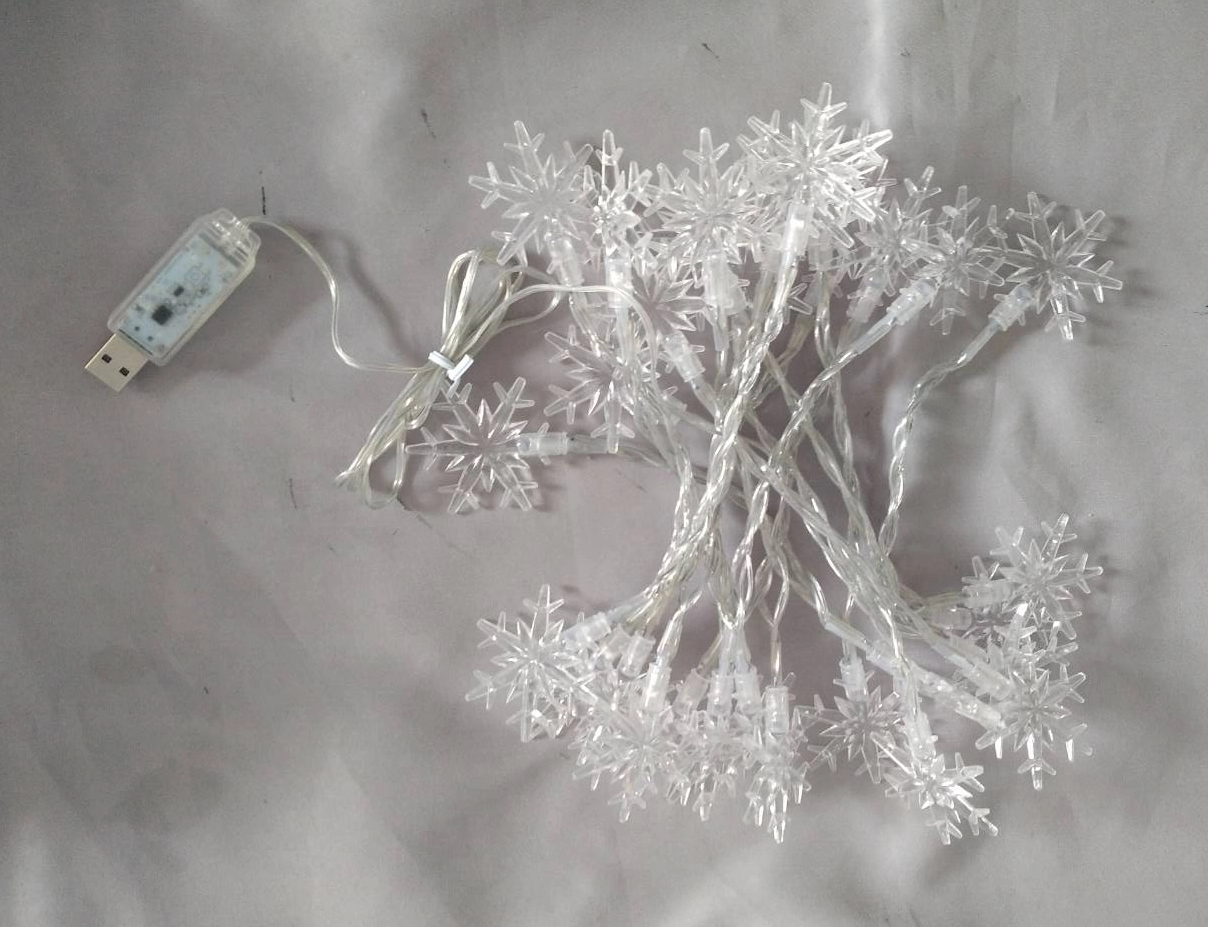 PSスノーフレークF5 LED電球付きF5ストリングライト（9cm間隔）、ホリデー/フェスティバルの装飾用の透明なプラスチック製スノーフレークデザイン