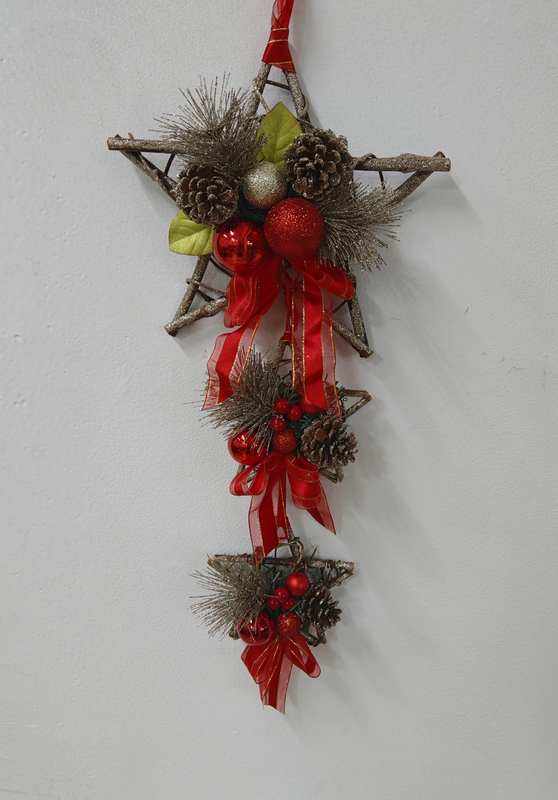 ギフトのための装飾的な松ぼっくり星飾り