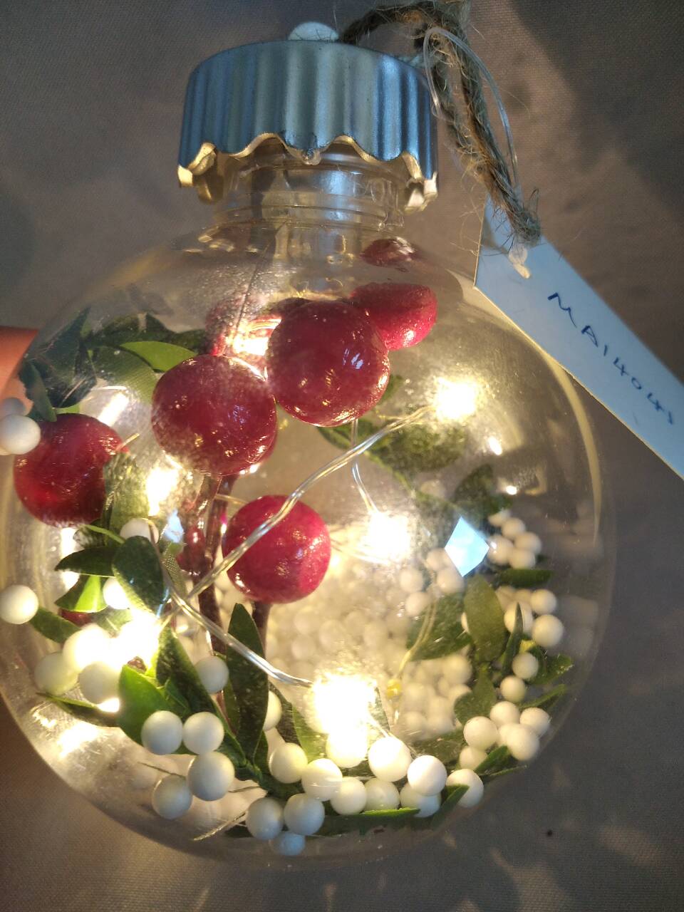 10本の銅線のあるクリスマスベリーグローブ飾り温かい白いライト|直径8cm×高さ11cm |手描きのフロストフルーツデザイン|ガラスのような透明シェル